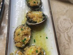 蒜蓉蒸鲍鱼-琼大师东方烤乳猪(亚特兰蒂斯店)