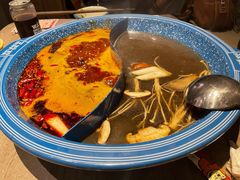 重庆红油经典鸳鸯锅-王歘歘·chuǎ火锅(五道营店)