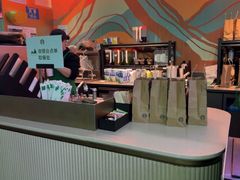 -星巴克(上海虹桥站2A检票口)