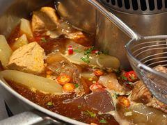 招牌牛腩鸳鸯锅-左庭右院鲜牛肉火锅(浦江欢乐颂店)