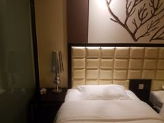 -昆明朗威酒店(昆明站火车站双桥夜市风情街店)