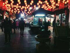 -吴山路夜市