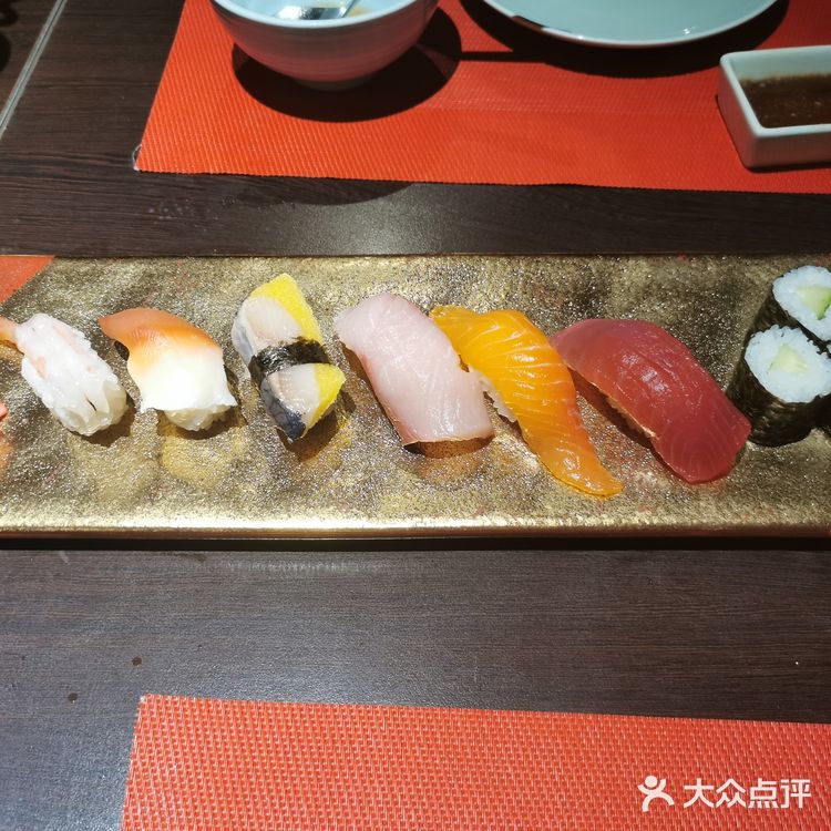 两百多块钱吃这么多东西值了