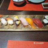 两百多块钱吃这么多东西值了