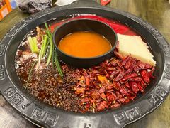 鸳鸯锅-黄潇洒老火锅(九眼桥宏济巷店)