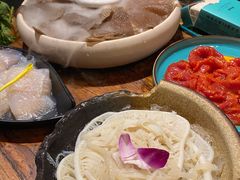 -老牌坊云南鱼豆花火锅(爱建店)