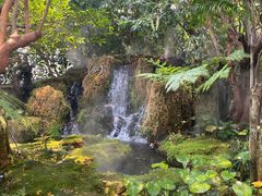 -Chom Cafe and Restaurant