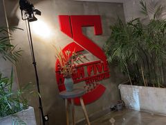 -HIGH FIVE哈福手工汉堡(桂林路店)