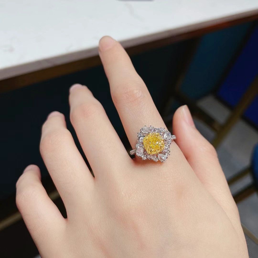 18k 黄钻枕形玫工水滴戒指