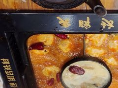 -老牌坊云南鱼豆花火锅(爱建店)