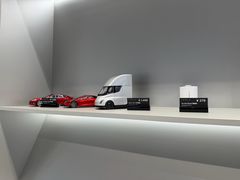 -TESLA 特斯拉(上海太古汇体验店)