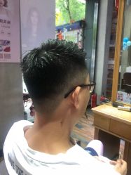 -首脑美发沙龙