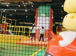 -蹦蹦跳跳(新奥购物中心店)