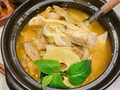 酸木瓜炖牛腩-半山腰·云南菜(侨福芳草地店)