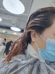 -虫二·专注健康烫染沙龙