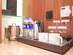 -上海滴水湖皇冠假日酒店