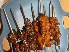 梅肉-街角等你.大连海鲜烧烤.经典铁板海鲜串(西安路店)