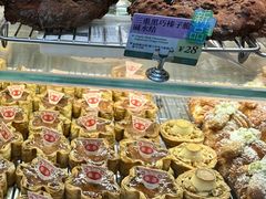 三重黑巧榛子脆碱水结-PAOPAO Bakery&Café(港汇店)