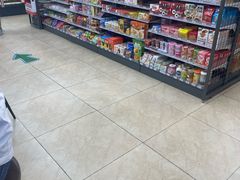 -全家便利店(崂山路四店)