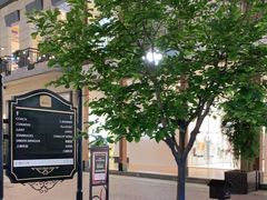 -王府井奥莱临潼小镇(临潼店)