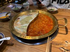 -小天鹅火锅·一线江景洪鼎旗舰店(洪崖洞店)