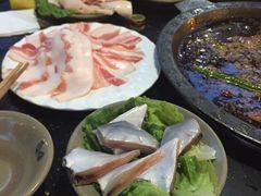 -茅草房·河畔园林火锅