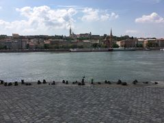 -多瑙河畔鞋履雕塑