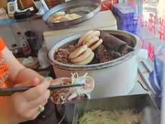 -烤鸭肉夹馍鸭汤店