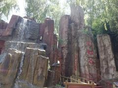 -雪山彩虹谷景区