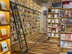 -猫的天空之城概念书店(印象城购物中心店)