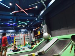 -反弹蹦床公园·亲子乐园·团建·派对(尚品奥莱店)