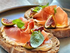 -青岛香格里拉·鱼跃地中海西餐厅