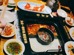 -老牌坊云南鱼豆花火锅(哈西万达店)