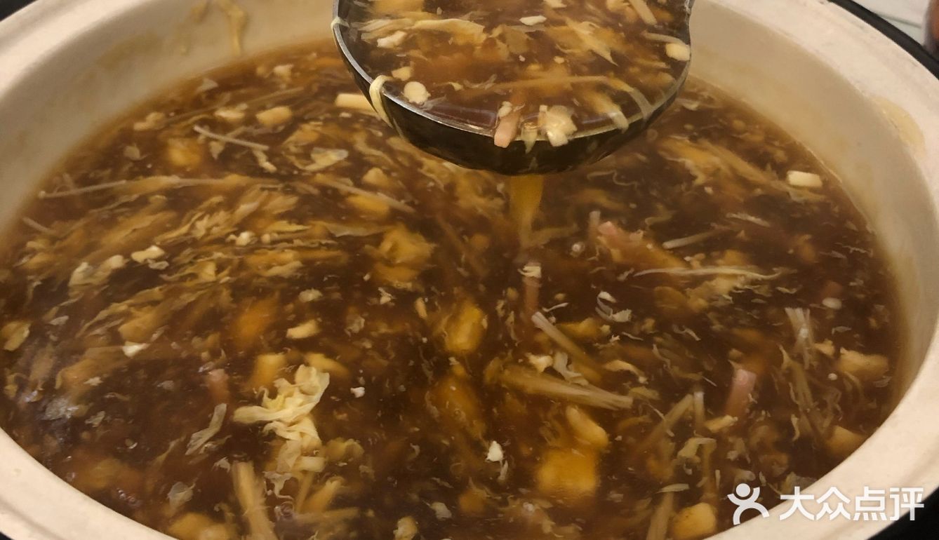 要经过一个婚宴大厅 我们去的时候正好有公司在搞活动