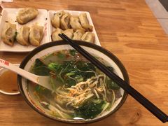 牛肉粉丝汤-小姜锅贴(凤凰街店)