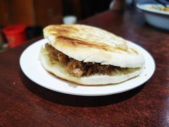 腊汁肉夹馍-汉思肴 热面皮(虬江路店)