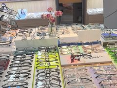-天空之镜眼镜店蔡司依视路配镜授权零售店(望京颐堤港店)