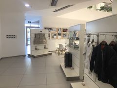 -杭州中沃沃尔沃4S店(滨江区店)