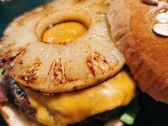 烤菠萝汉堡-HIGH FIVE哈福手工汉堡(桂林路店)