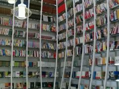 -钟书阁(松江泰晤士小镇店)