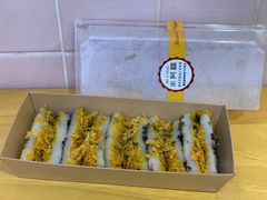 蛋黄肉松切糕-米阿糯糕团•酒酿•甜品(莫愁店)
