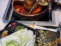 -洞庭洲·防空洞火锅·铜锅涮肉·烧烤(新百广场店)