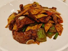 黑椒牛柳炒茭白-到家尝北京菜(西坝河店)