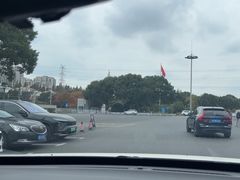 -闵行体育馆-停车场