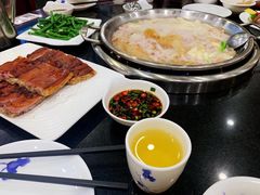 -老来福·非遗酸汤兔(凯旋路店)