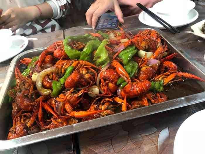 金湖杨五龙虾(河滨路店)-"龙虾非常好吃 现在就有黄啦!味道非常好.