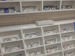 -诺柯视眼镜-蔡司依视路官方工厂店(淞南一店)
