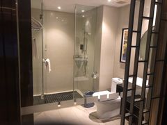 -武汉光谷广场杨家湾地铁站怡程酒店