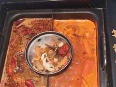 -老牌坊云南鱼豆花火锅(哈西万达店)