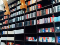 -钟书阁(松江泰晤士小镇店)